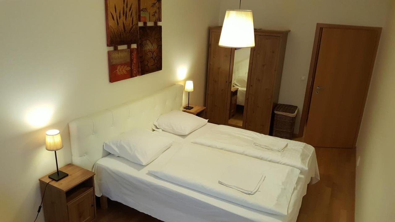 Apartment Smichov Прага Екстериор снимка
